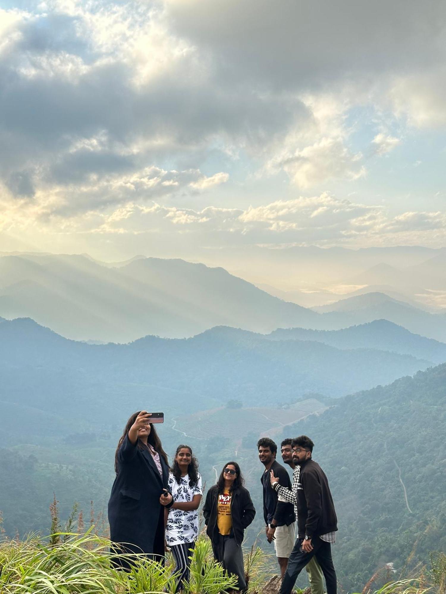 Sunset Valley Kerala Pool Resort - Serene Natural Forest Cottage Stay In Idukki With Sunrise & Sunset Panoramas, Natural Streams & Tranquil Summer Evenings Pīrmed المظهر الخارجي الصورة