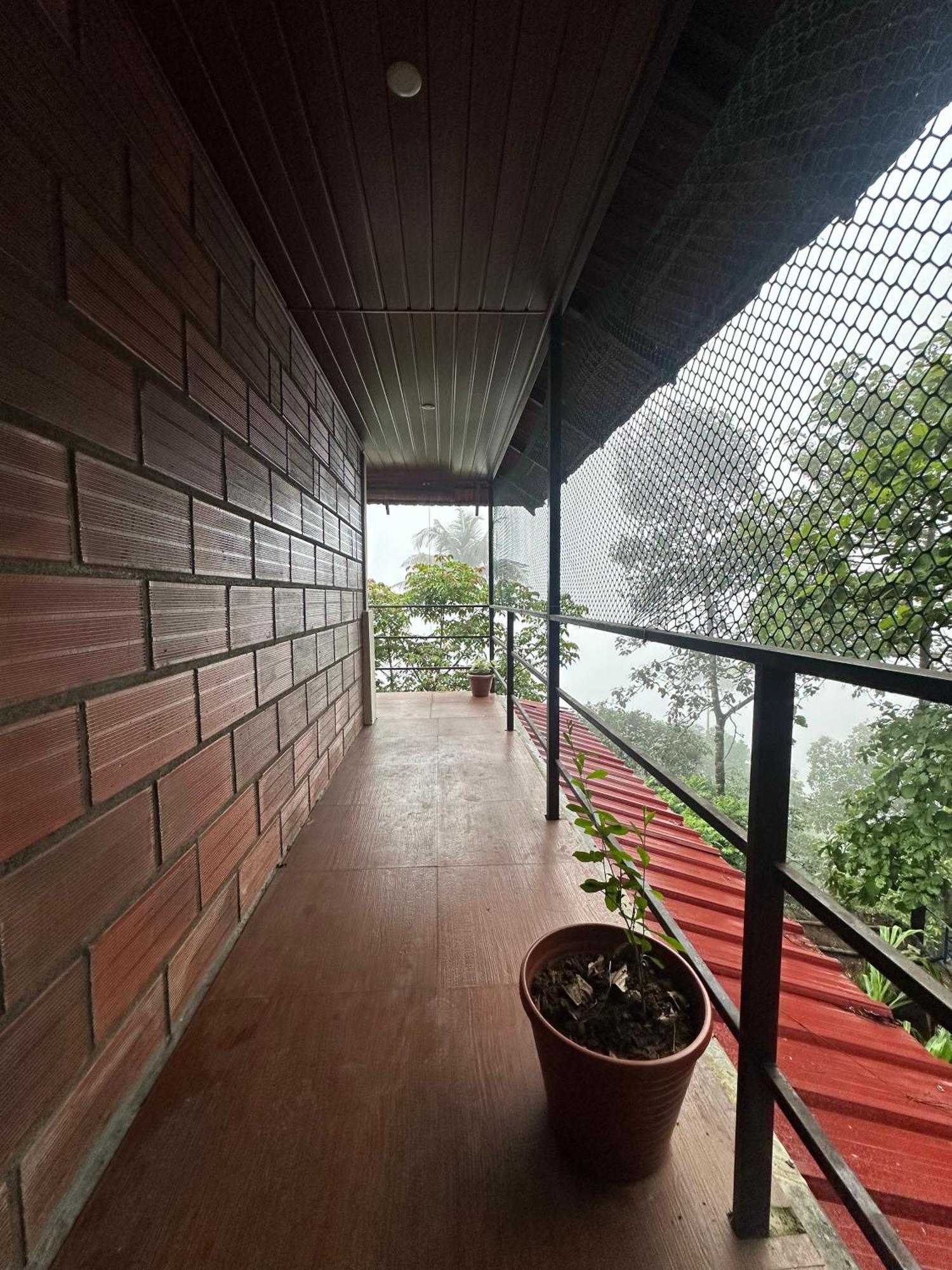 Sunset Valley Kerala Pool Resort - Serene Natural Forest Cottage Stay In Idukki With Sunrise & Sunset Panoramas, Natural Streams & Tranquil Summer Evenings Pīrmed المظهر الخارجي الصورة