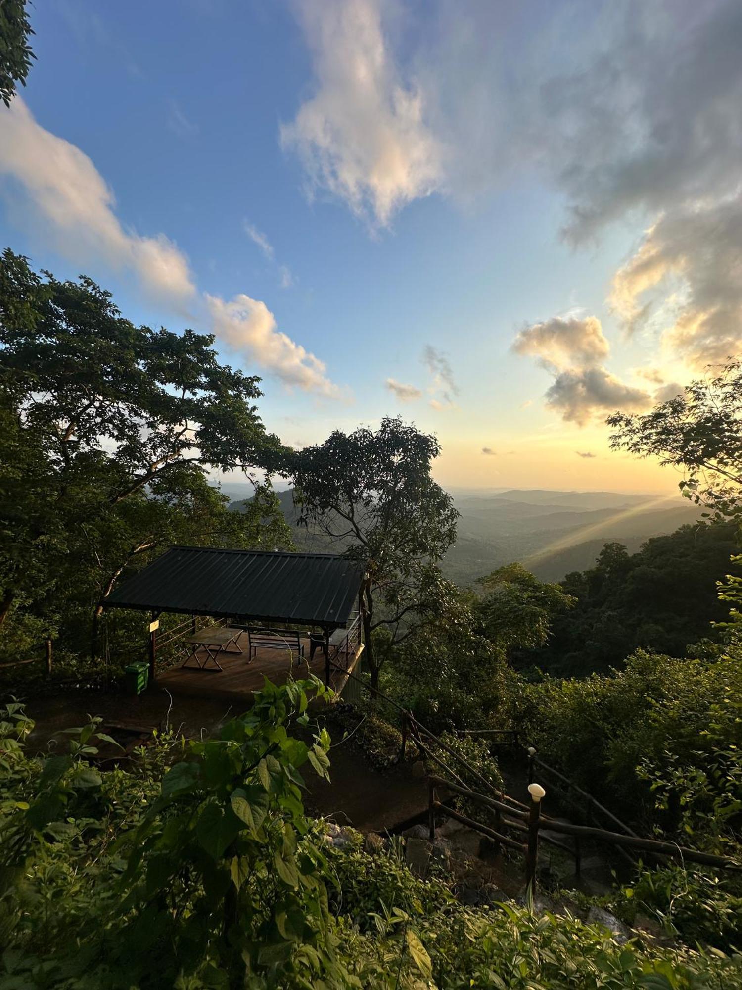 Sunset Valley Kerala Pool Resort - Serene Natural Forest Cottage Stay In Idukki With Sunrise & Sunset Panoramas, Natural Streams & Tranquil Summer Evenings Pīrmed المظهر الخارجي الصورة